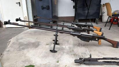 Bild: Polizei Wuppertal/dpa
Die Remscheider Ermittler sind in einem weiteren Geheimraum fündig geworden.