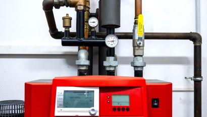 Symbolbild: Sina Schuldt/dpa
Die meisten Heizungen in Weiden laufen mit Gas. Gerade in der Innenstadt ist dadurch viel Potenzial für Sanierungen gegeben.