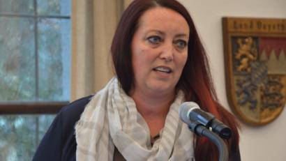 Bild: jr
Tina Faltenbacher gab einen Überblick über die Arbeit des Familienstützpunktes in Tirschenreuth. Wichtig nannte sie in diesem Zusammenhang, dass Eltern mehr Zeit mit ihren Kindern verbringen, abseits der digitalen Hemmnisse.