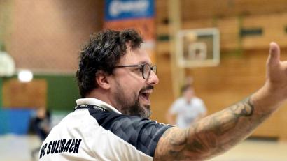 Archivbild: Hubert Ziegler
Michael Klose, Trainer des HC Sulzbach, bereitet seine Mannschaft auf ein Knaller-Heimspiel vor.