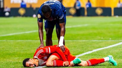 Bild: Malachi Gabriel/ZUMA Press Wire/dpa
Jamal Musiala am Boden: Bei der Club-WM verletzte er sich schwer im Spiel gegen Paris Sant-Germain. (Archivbild)