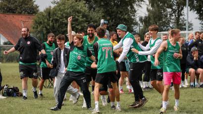 Bild: Jessica Pflug
Riesenjubel beim TV 1892 Friedrichsfeld, der zum ersten Mal in Oberviechtach teilnahm und gleich erfolgreich war.