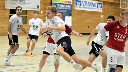 Archivbild: Hubert Ziegler
Schöner Fallwurf von Anton Kallmeier vom HC Sulzbach. Am Wochenende geht es für die Sulzbacher gegen den Aufsteiger TV Wackersdorf.