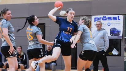 Archivbild: G. Büttner
Sarah Eichinger (Nummer 11) und die HSG Weiden unterlagen bei der SG Regensburg.