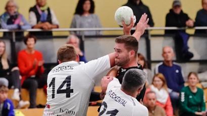 Archivbild: ref
Die HG Amberg (im Bild Jonas Rohrbach im Spiel gegen die HG Eckental) tritt in Herzogenaurach an und will beim Abstiegskandidaten die Punkte mitnehmen.