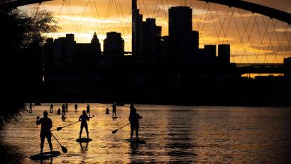 Bild: Boris Roessler/dpa
Frankfurt ist von einem Reisemagazin zu einem der „Best Places to Go“ gekürt worden. (Archivbild)