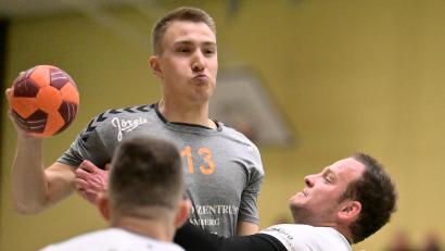 Archivbild: Hubert Ziegler
Paul Rössle (links) von der HG Amberg wurde nach dem Sieg in Roding verabschiedet.