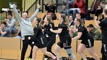 Bild: Hubert Ziegler
Riesengroß war der Jubel bei den Handballdamen der HG Amberg nach dem Heimsieg gegen den HC Erlangen II.