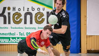 Bild: Günter Uschold
Jannik Uschold (links) in Aktion: Die Oberviechtacher Handballer müssen sich in der Heimpartie gegen Spitzenreiter Forchheim auf eine fordernde Aufgabe einstellen.