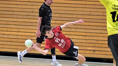 Archivbild: Hubert Ziegler
Jonas Ruhland (vorne) steuerte zwei Treffer für den HC Sulzbach beim Pflichtsieg gegen den TV Wackersdorf bei.