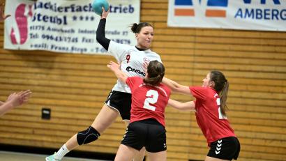 Archivbild: Hubert Ziegler
Sophie Last (links) war wie ihre Schwester Anna mit sieben Treffern beste Werferin für den HC Sulzbach.