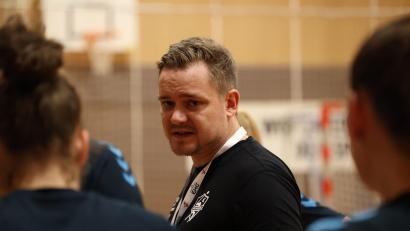 Archivbild: Dieter Jäschke
Trainer Niklas Deml hofft in Altdorf auf einen guten Tag seiner HSG Weiden.