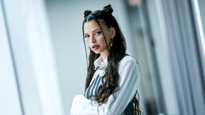 Bild: Britta Pedersen/dpa
Ein Arzt habe ihr davon abgeraten, auf die Bühne zu gehen, sagte Sängerin Nina Chuba. (Archivbild)