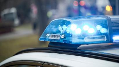 Symbolbild: Daniel Vogl/dpa
Die Polizei hat auf der A93 einen Mann angehalten, der unter Drogeneinfluss stand.