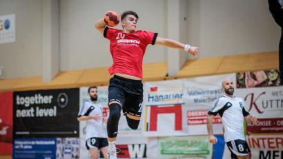 Bild: Günter Uschold
Basti Mackl vom HV Oberviechtach beim Abschluss. Zum Rückrundenstart gegen Erlangen-Bruck II wollen die Oberviechtacher direkt punkten.