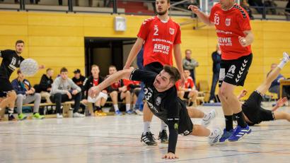 Bild: Guenter Uschold
Stefan Herzog (Mitte) und die Handballer des HV Oberviechtach erwarten am Samstag den HC Sulzbach.