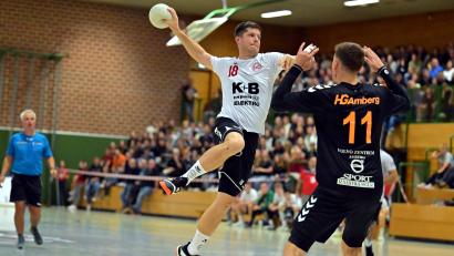 Archivbild: Hubert Ziegler
Sebastian Wedel (links) vom HC Sulzbach gibt am Sonntag sein Abschiedsspiel.