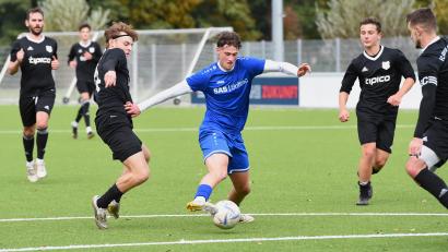 Archivbild: Gerhard Büttner
Paul Brand und die SpVgg SV Weiden II könnten sich mit einem Sieg im Nachholspiel gegen den 1. FC Schlicht zwischenzeitlich auf den zweiten Platz der Bezirksliga Nord schieben.