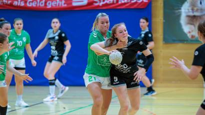 Archivbild: Günter Uschold
Magdalena Streit (rechts/Szene aus dem Hinspiel) und das Team des HV verloren in Marktsteft klar.