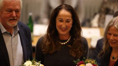 Bild: Christoph Reichwein/dpa
Die neue Rathauschefin von Herdecke ist in ihr Amt eingeführt