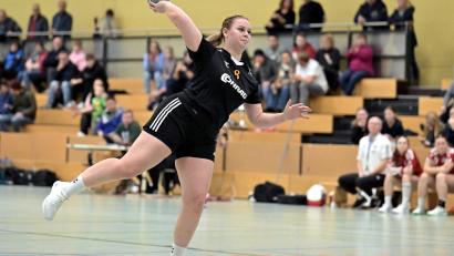 Bild: Hubert Ziegler
Victoria Schaller von der HG Amberg beim Siebenmeter: Am Samstag müssen die Amberger Handballerinnen dringend gegen das Tabellenschlusslicht, die SG Rohr/Pavelsbach, punkten.