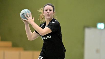 Bild: Hubert Ziegler
Julia Schmitt von der HG Amberg trifft mit ihren Teamkolleginnen auf den HC Erlangen II.