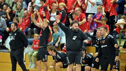 Archivbild: Hubert Ziegler
Christof Heiduk (Vierter von rechts), Trainer HG Amberg, war nach dem spannenden Spiel in Altdorf völlig aus dem Häuschen.