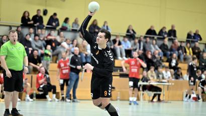 Bild: Hubert Ziegler
Sebastian Kistenpfennig (Szene aus dem Spiel gegen Roding) traf gegen Forchheim fünf Mal, davon vier Mal per Siebenmeter.