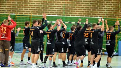 Archivbild: Hubert Ziegler
Freude bei den Spielern der HG Amberg. Sie gewannen das Derby gegen den TV Wackersdorf und sind nun Spitzenreiter der Handball-Bezirksoberliga.