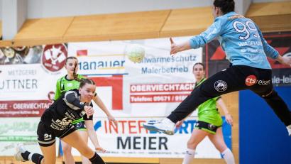Bild: Guenter Uschold
Die Oberliga-Frauen des HV Oberviechtach mussten sich im Heimspiel gegen HBC Nürnberg geschlagen geben. Die B-Jugendliche Rosa Teplitzky erzielt hier eines ihrer vier Tore am Kreis.