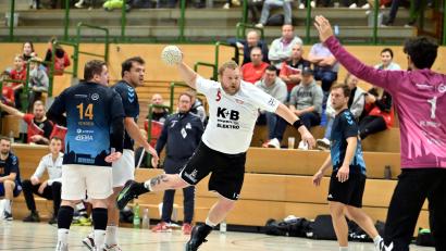 Archivbild: Hubert Ziegler
Thomas Weiß und der HC Sulzbach müssen am Samstag im Derby gegen die HG Amberg ran. Für Aufsehen sorgen dabei auch die beiden fanatischen Fanlager der Teams.