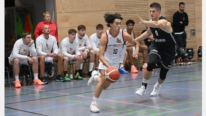 Bild: Tobias Schwarzmeier
Ein Aktivposten im Spiel der DJK: Mike Tzavaras.