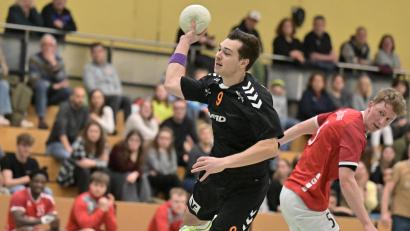 Bild: Ziegler
Die HG Amberg (im Bild links Sebastian Kistenpfennig) ist am Samstag zu Gast beim TV Wackersdorf.