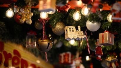 Bild: Roberto Pfeil/dpa
Bei den Kunden ist die Lust auf Weihnachtsmärkte noch nicht wieder so groß wie vor der Pandemie.