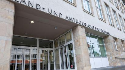 Bild: David Inderlied/dpa
Am Landgericht hat ein Mordprozess in einem Jahrzehnte zurückliegenden Fall begonnen (Archivbild)