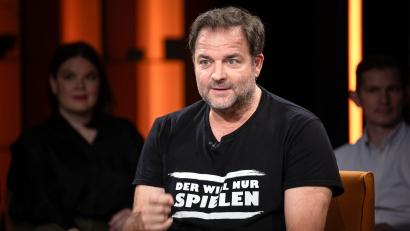 Bild: Sina Schuldt/dpa
Hundeexperte Martin Rütter hat seine letzte Tour angekündigt. (Archivbild)