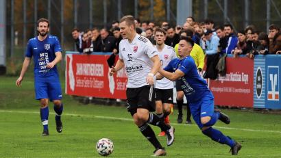 Bild: war
Neuer Versuch: Das Derby zwischen dem SV Etzenricht (blaue Trikots) und dem SC Luhe-Wildenau wurde für den 6. Dezember terminiert.