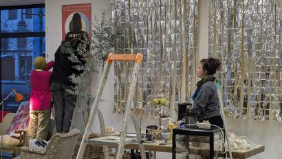 Bild: Verena Fitzgerald
Ein neuer Ort für den Kartenvorverkauf: Das Dokumentarfilmfestival feiert sein zehnjähriges Jubiläum mit einem Popup-Labor in Schwandorf.