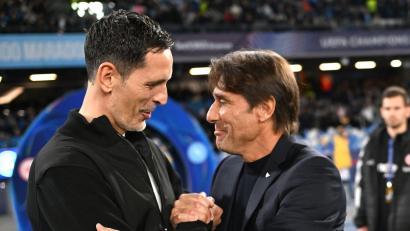 Bild: Arne Dedert/dpa
Neapels Coach Antonio Conte (r) staunte über die Spielweise von Eintracht Frankfurt unter Trainer Dino Toppmöller (l).