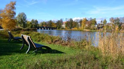 Bild: Thorsten Schreiber
Aus dem Gelände der Landesgartenschau 2013 in Tirschenreuth ist der Fischhofpark geworden. Er dient heute als Freizeit- und Naherholungsgebiet.