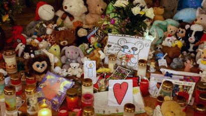 Bild: Bernd Wüstneck/dpa
Der Tod des Achtjährigen hatte weit über Güstrow hinaus für Bestürzung gesorgt.