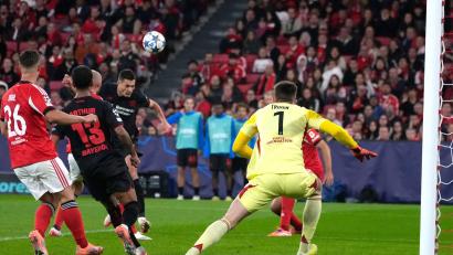 Bild: Ana Brigida/AP/dpa
Patrik Schick köpft zum 1:0.