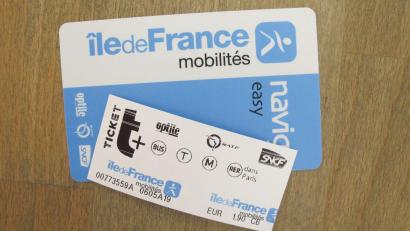 Bild: Julia Naue/dpa
Statt Papier-Tickets gibt es in der Pariser Metro künftig elektronisch aufladbare Karten und Tickets auf dem Smartphone (Archivbild).