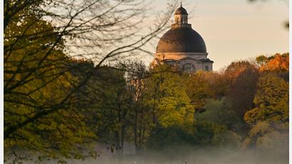 Bild: Malin Wunderlich/dpa
In Bayern steht ein Mix aus Sonne und Nebel bevor. (Symbolbild)