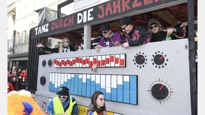 Symbolbild: Petra Hartl
Der Ostbayerische Faschingszug (Symbolbild) schlängelt sich am Faschingssonntag, 8. Februar 2026, durch Schwandorf. Veranstalter sind die Nabburger Faschingsgesellschaft und die Lindania Schwandorf.