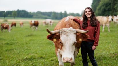 Bild: Hans-Florian Hopfner/BR
Stefanie Weig aus Pleystein macht bei der Sendung „Landfrauenküche“ mit.