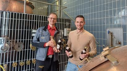 Bild: Theresa Bruischütz
Christian und Michael Sperber (von links) wollen mit ihrer Brauerei in die Zukunft blicken.