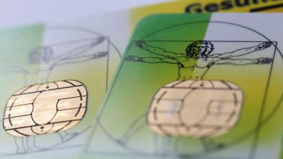 Bild: Karl-Josef Hildenbrand/dpa
Anfang 2025 hatte es eine Welle kräftiger Erhöhungen bei den Krankenkassenbeiträgen gegeben. (Archivbild)