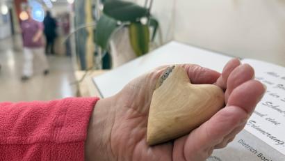 Bild: Gabi Schönberger
Die Gestaltung der Einrichtung von Hospizen, wie hier in Neustadt, ist auf die besonderen Bedürfnisse schwerstkranker und sterbender Menschen ausgerichtet.