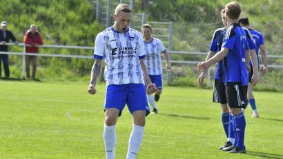 Bild: Hubert Ziegler
Spielertrainer Sebastian Bauer jubelt nach dem Winter nicht mehr für den SV Freudenberg, sondern für die DJK Dürnsricht.